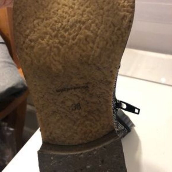 Unity in Diversity size 38 metallic leather boots - Picture 3 of 5